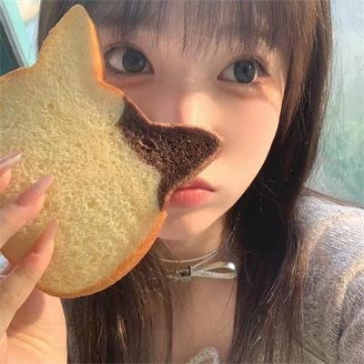他很怪，他是我爸爸